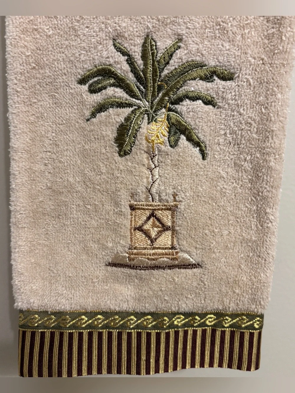 Avanti Linens Banana Palm Embroidered Hand Towel Beige